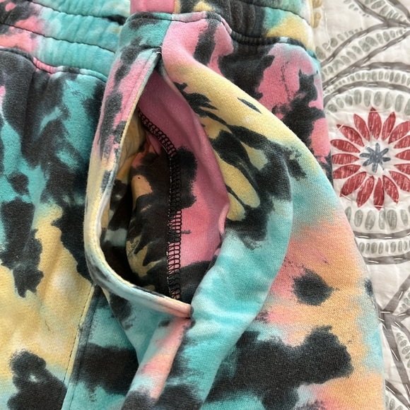 Hollister Ultra High Rise tie dye shirts, size L. - Picture 7 of 9